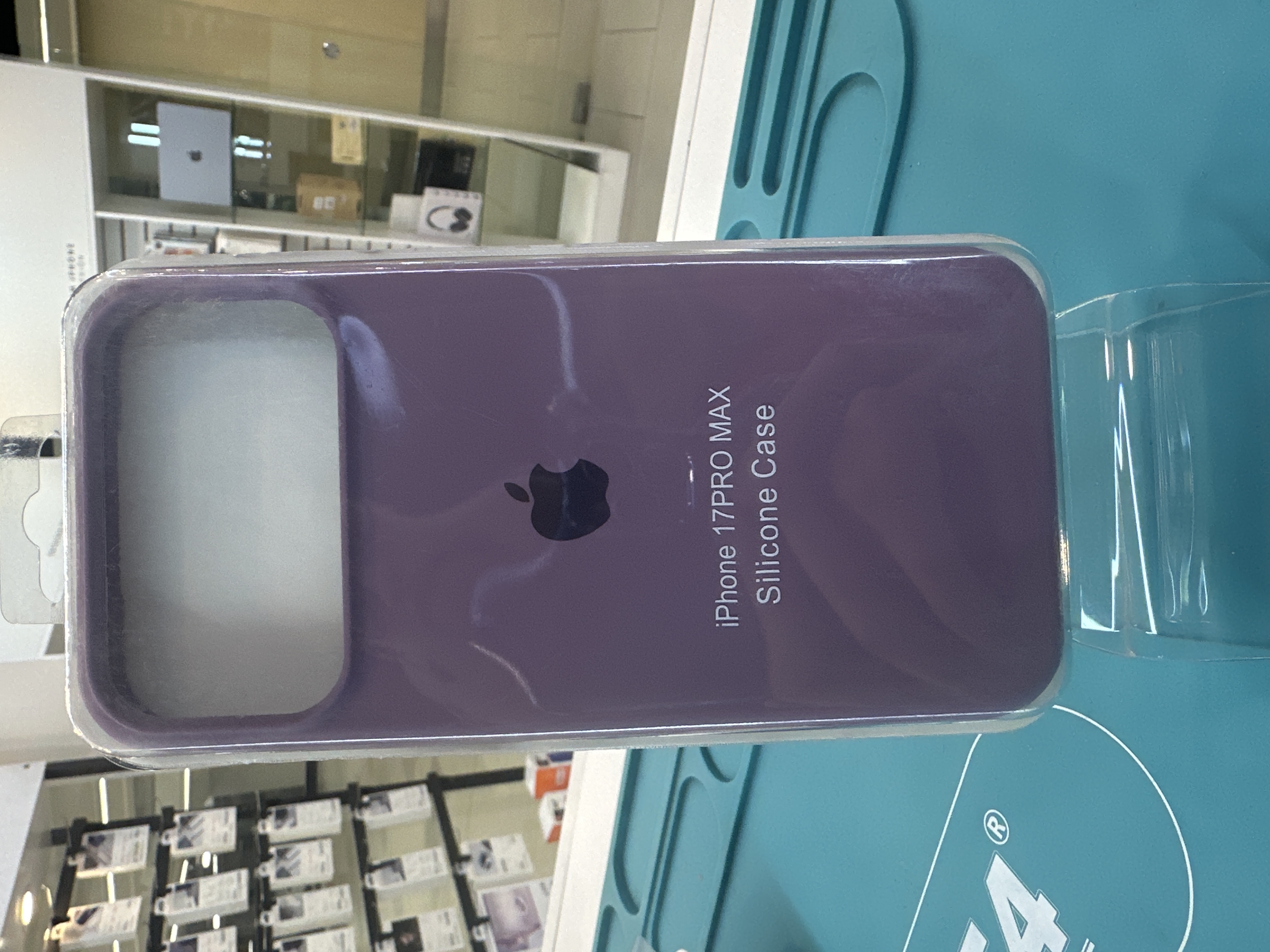 CASE IP 17 PRO MAX CERRADO Nº 68 UVA