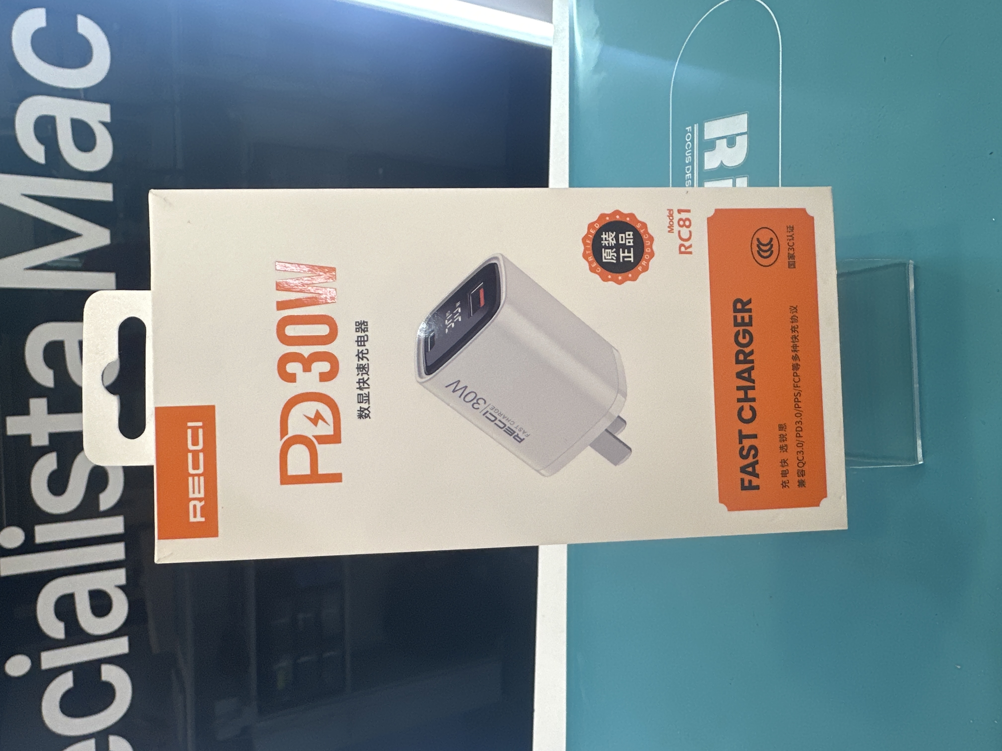 PD30W FAST CHARGER DIGITAL