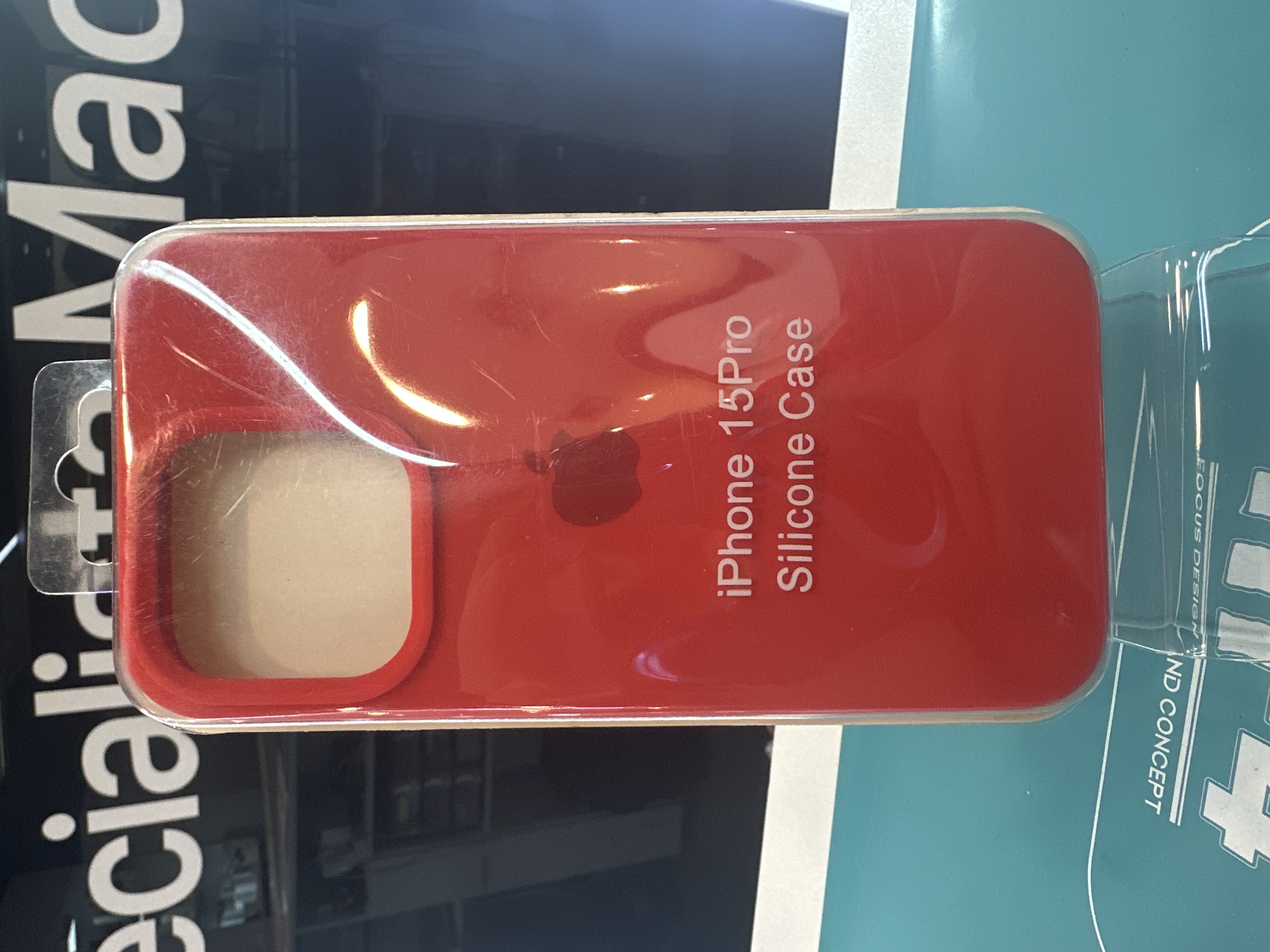 CASE IP 15 PRO Nº 14 ROJO