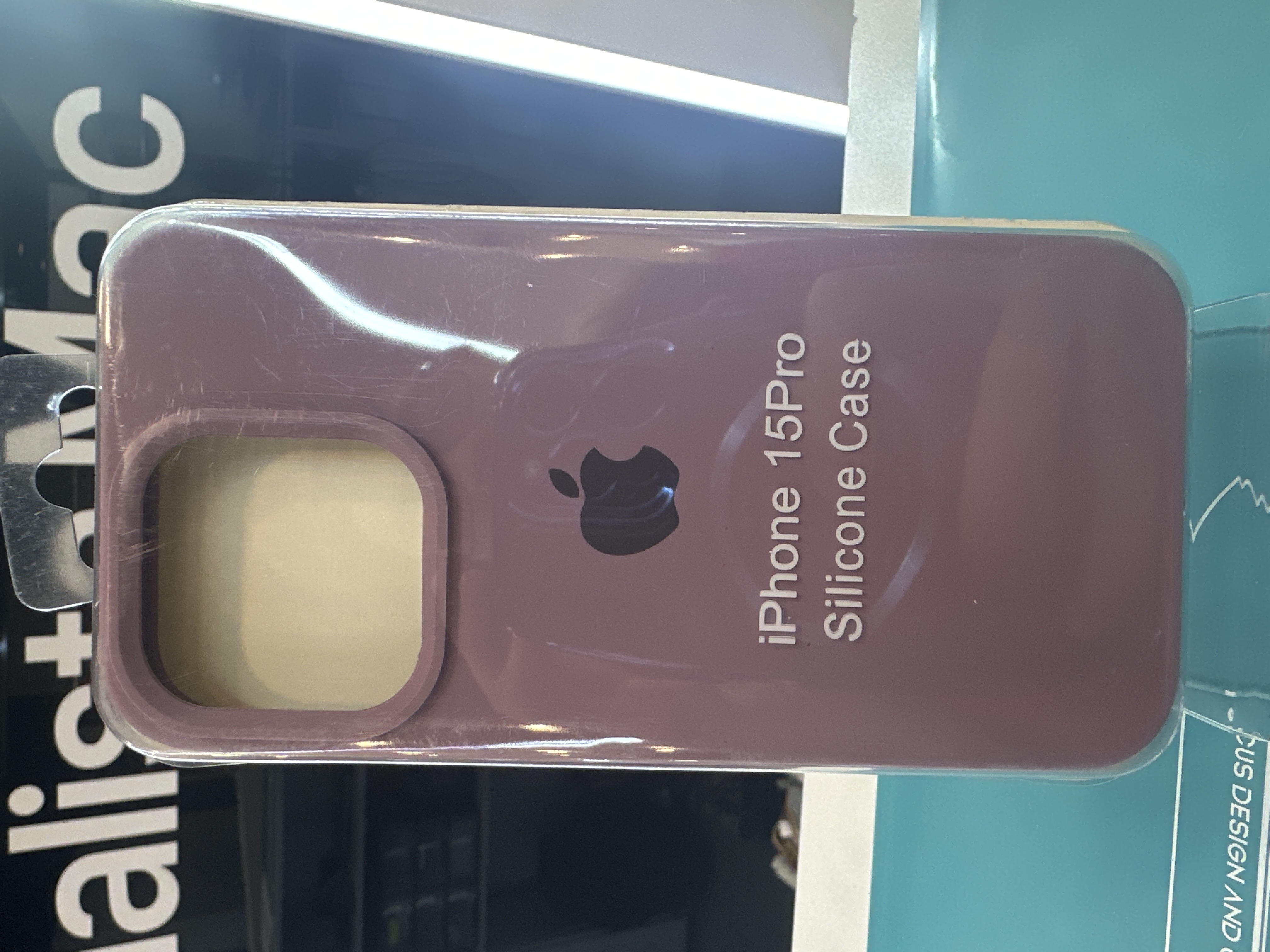 CASE IP 15 PRO Nº 68 UVA